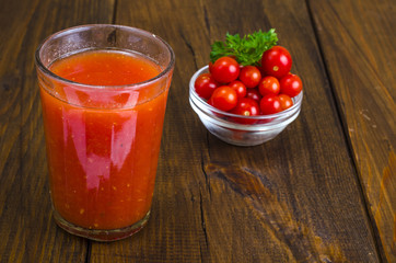 Natural freshly squeezed tomato juice in glass