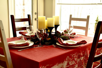 Christmas table arrangements for holiday family dinner 
