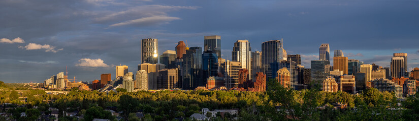 Fototapeta na wymiar Sweeping skyline view at dusk in Calgary, Alberta. Calgary is home to many oil companies.
