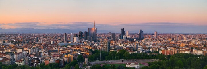 Naklejka premium Panoramę miasta Mediolan