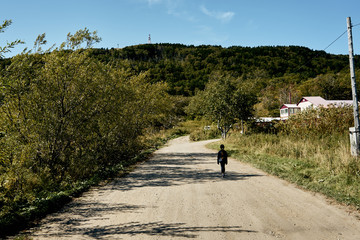 Obraz premium walking on country road