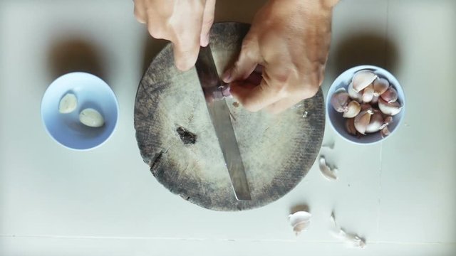 garlic preparing
