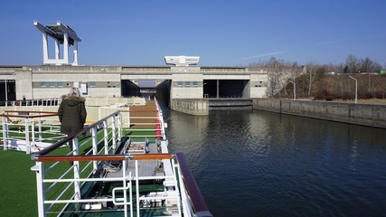 Schleuse Altenwörth, Donau, Österreich von einem Flusskreuzfahrtschiff