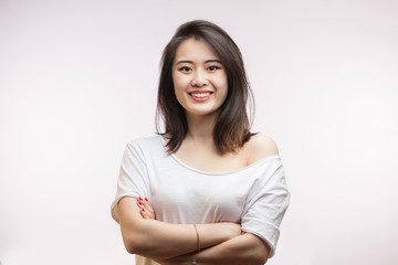 Obraz premium People, youth, beauty and lifestyle concept. Attractive young Asian female student wearing home clothing laughing happily at camera, having rest at home after lectures at college