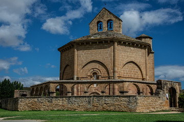 Fototapeta na wymiar Iglesia de Santa María de Eunate, Jakobsweg, Spanien 