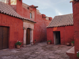 Fototapeta na wymiar Street in Santa Catalina Monastery in Arequipa, Peru
