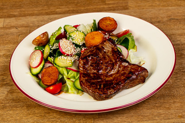 Beef steak salad