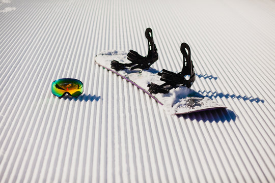 Equipment for snowboarding on a new groomed snow