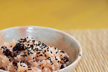 茶碗に盛った赤飯