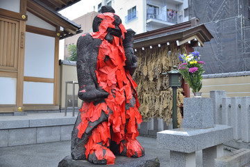 Naklejka premium 田端 東覚寺の身代り赤紙仁王尊（阿像）