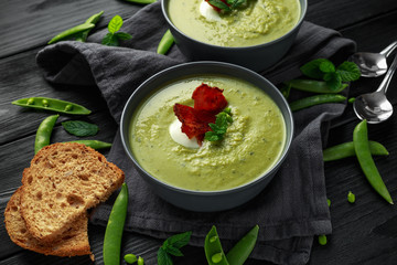 Sweet pea, leek and mint hot soup topped with crunchy bacon and dolop of yogurt