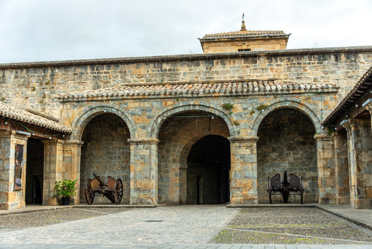 Stadtmauer und Festung von Pamplona