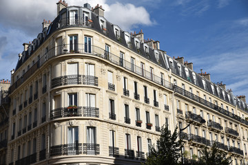 Obraz premium Immeuble haussmannien à Paris, France