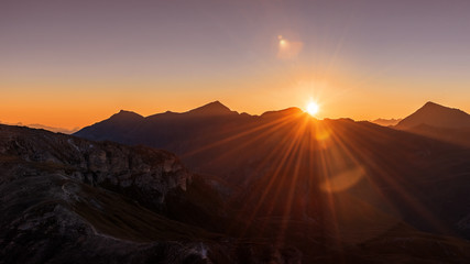 Fototapeta na wymiar Sonnenaufgang im Hohe Tauern Nationalpark, Österreich