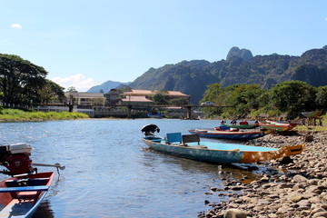Fototapeta premium Vang Vieng, Laos - January 1, 2016 : Song River, Popular with tourists who come to Vang Vieng