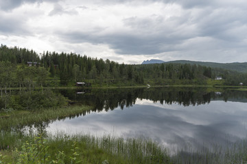 Fototapeta na wymiar lakeside in north norway