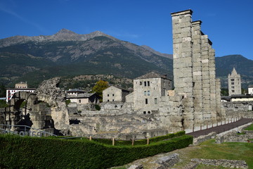 Fototapeta na wymiar Aosta - scavi archeologici del teatro romano