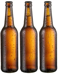 Gordijnen Drie flessen koud bier met grote condensaatdruppels. © volff