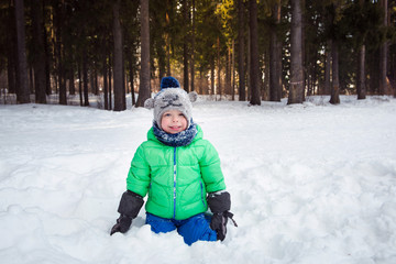 Fototapeta na wymiar cute boy in winter forest
