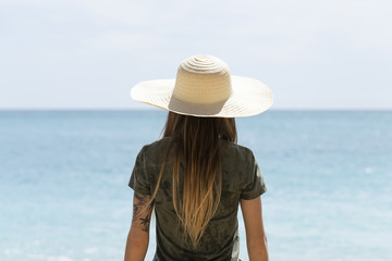 Fototapeta na wymiar Girl with hat in beach