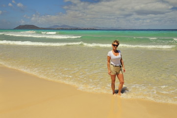 Fototapeta na wymiar Girl on the beach, Corralejo, Fuerteventura, Canary Islands