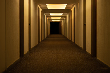 couloir hotel sol porte