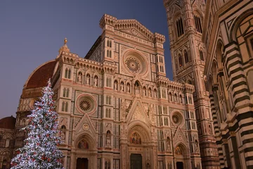 Papier Peint photo Lavable Florence Christmas tree and Santa Maria del fiore in florence italy