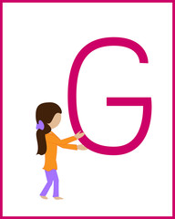 Mädchen trägt den Buchstaben G