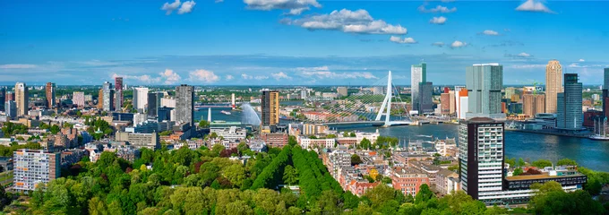 Keuken foto achterwand Erasmusbrug Luchtpanorama van de stad Rotterdam en de Erasmusbrug