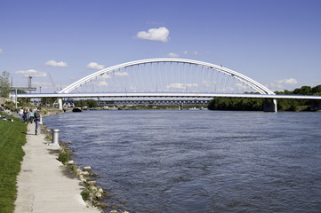 Naklejka premium Most na Dunaju w Bratysławie