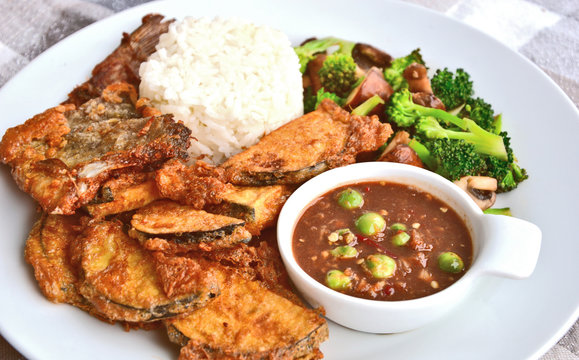 spicy shrimp pate with rice and Eggplant fried egg set (Thai name is Nam Prik kapi)..Thai food menu set.