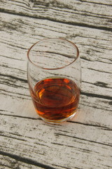 Apéritif, alcool dans un verre à shot