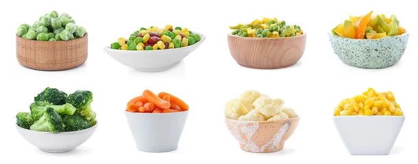 Photo sur Plexiglas Légumes frais Sertie de légumes surgelés dans des bols sur fond blanc