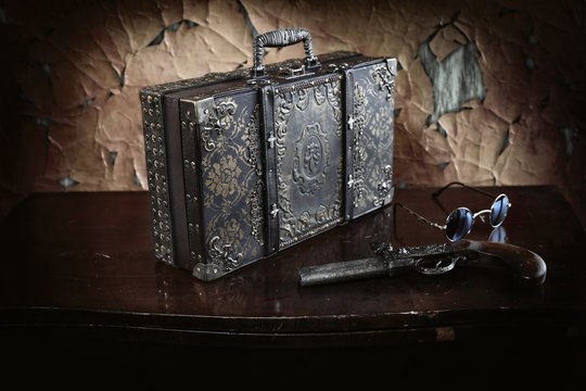 Steampunk valigetta e pistola