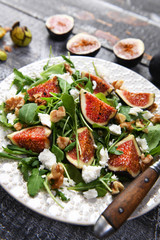 Salad with rucola, figs, feta cheese and walnuts
