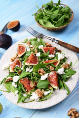 Salad with rucola, figs, feta cheese and walnuts