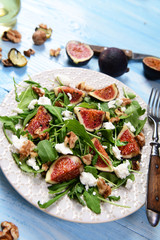 Salad with rucola, figs, feta cheese and walnuts
