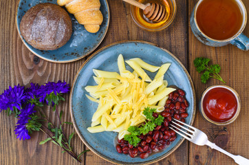 Pasta and beans in tomato sauce