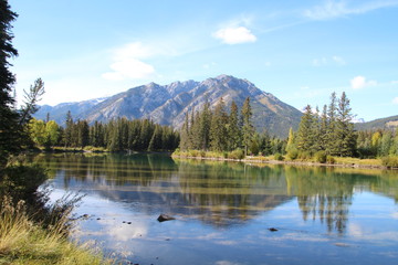 Fototapeta na wymiar Late Summer On The Bow River, Banff National Park, Alberta