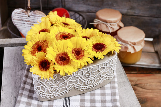 How to make simple floral arrangement with sunflowers, tutorial.