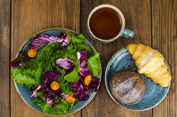 Mix of lettuce leaves with Radicchio on plate