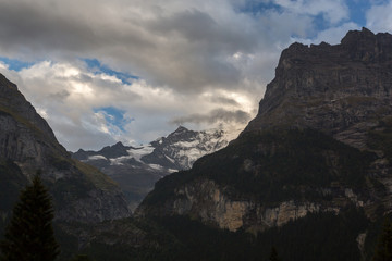 Coucher de soleil sur les montagnes