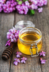 Obraz na płótnie Canvas Honey with acacia blossoms