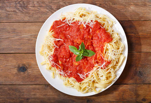 plate of pasta with tomato sauce, top view