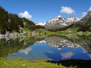 Fototapeta na wymiar Plan d´Están. Valle de Benasque. Pirineos