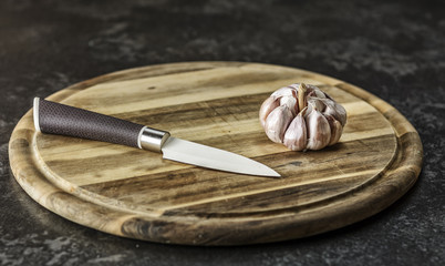 Garlic on the chopping board