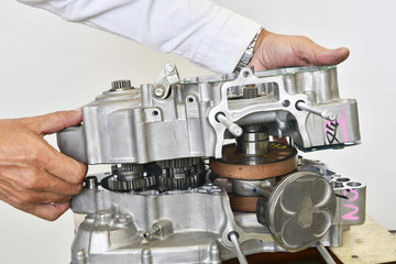 単気筒エンジンの分解