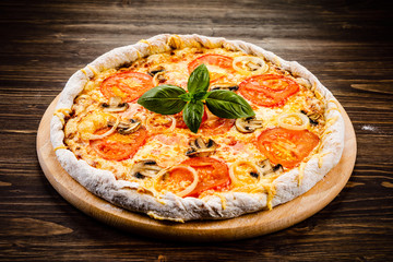 Pizza with ham, tomatoes and mushrooms 