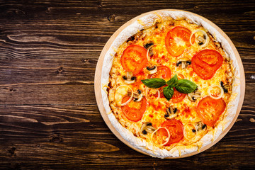 Pizza with ham, tomatoes and mushrooms 