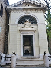 Fototapeta na wymiar Italy Dante Alighieri tomb in Ravenna